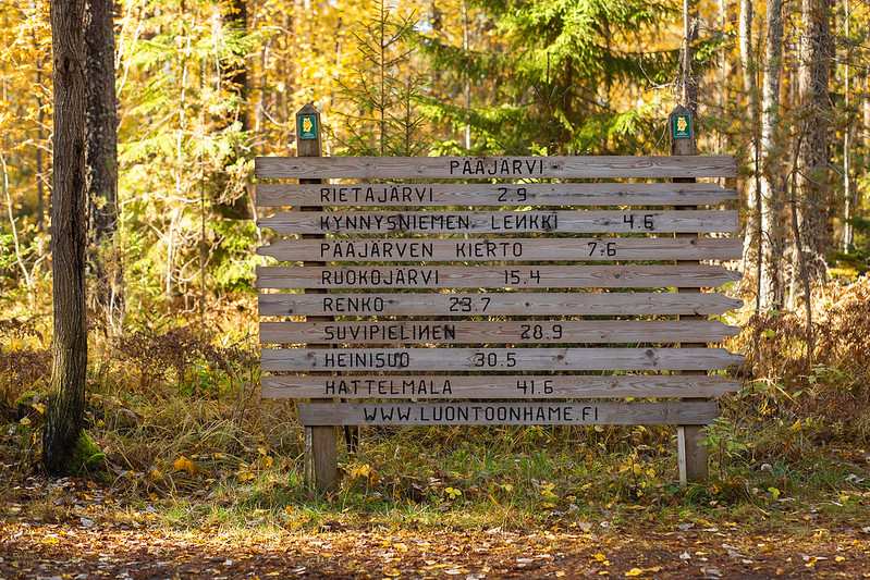 ulkoilureitin opastekyltti